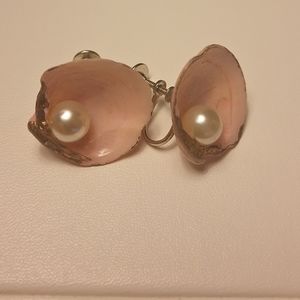 Vintage Seashell Screw Back Pink Earrings Gold Trim Natural Shell Retro Style ✨️